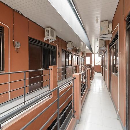 Готель Reddoorz Syariah Near Siloam Hospitals Bulak Kapal Бекасі Екстер'єр фото