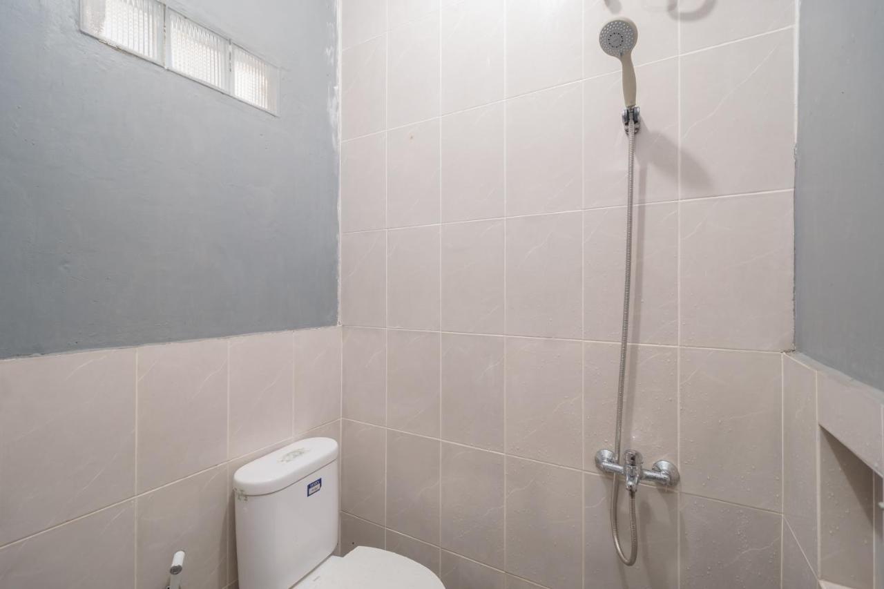 Готель Reddoorz Syariah Near Siloam Hospitals Bulak Kapal Бекасі Екстер'єр фото